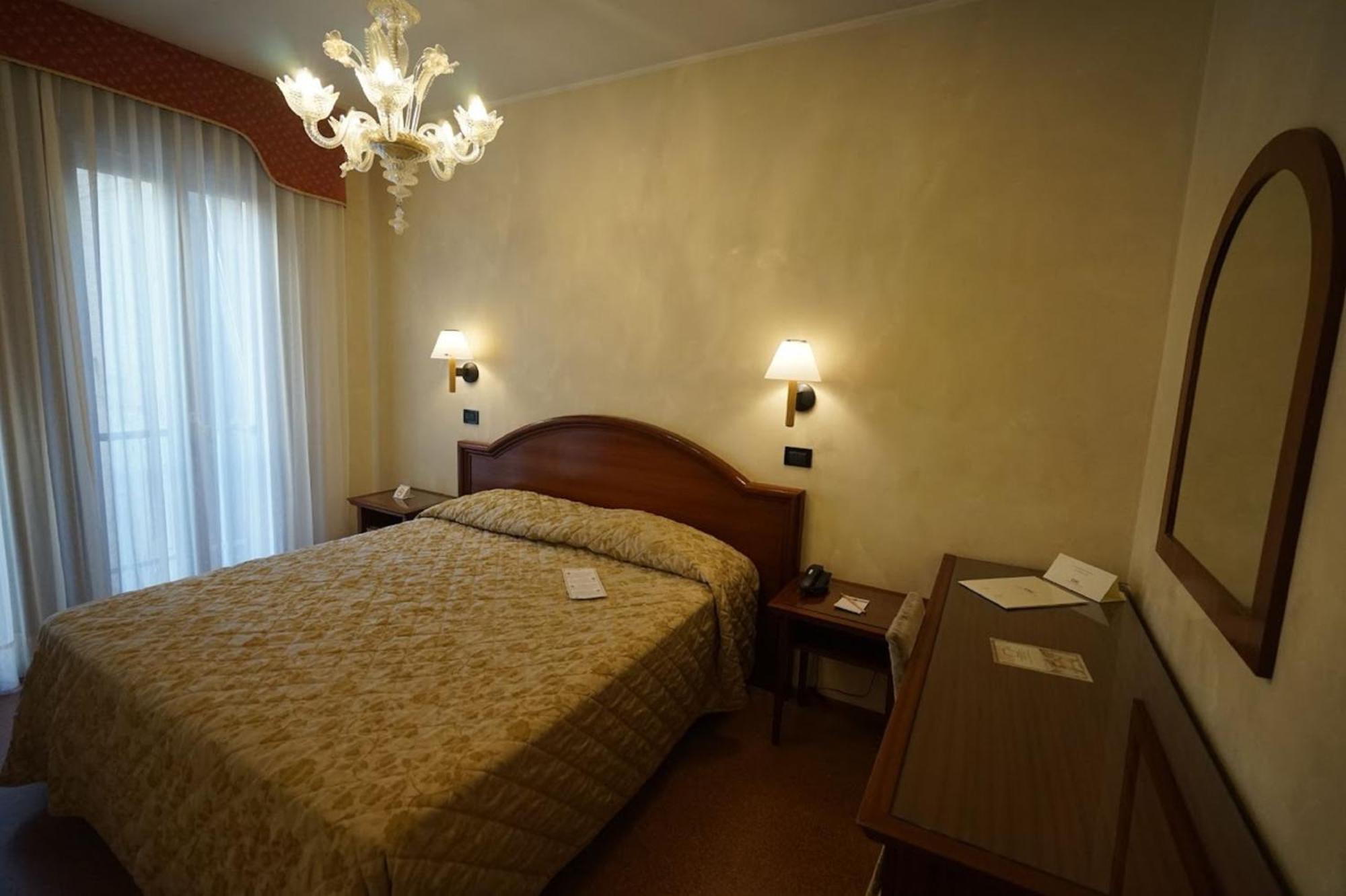 Hotel Carlton Capri Venice Exterior photo