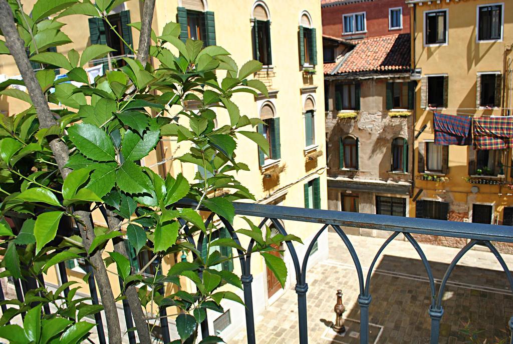 Hotel Carlton Capri Venice Exterior photo
